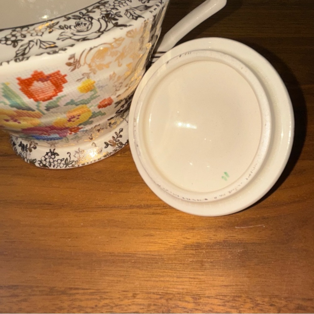 H&K Tunstall 1940s china double handled sugar bowl & lid in Old English Sampler - Picture 3 of 9